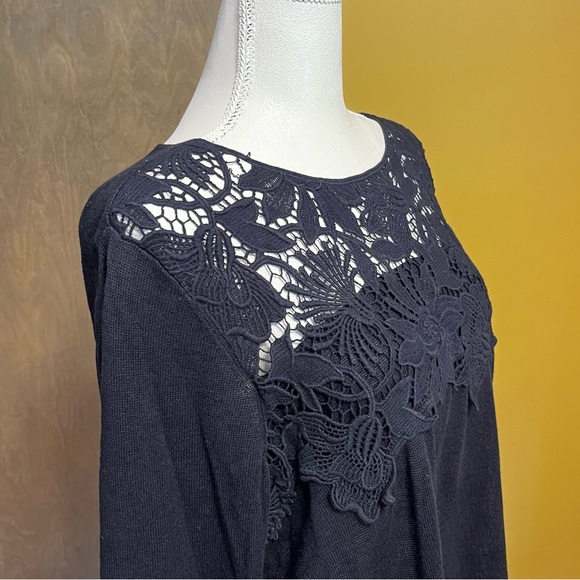 J. Jill Navy Embroidered Floral Crochet Lace Linen Top L - Picture 6 of 9